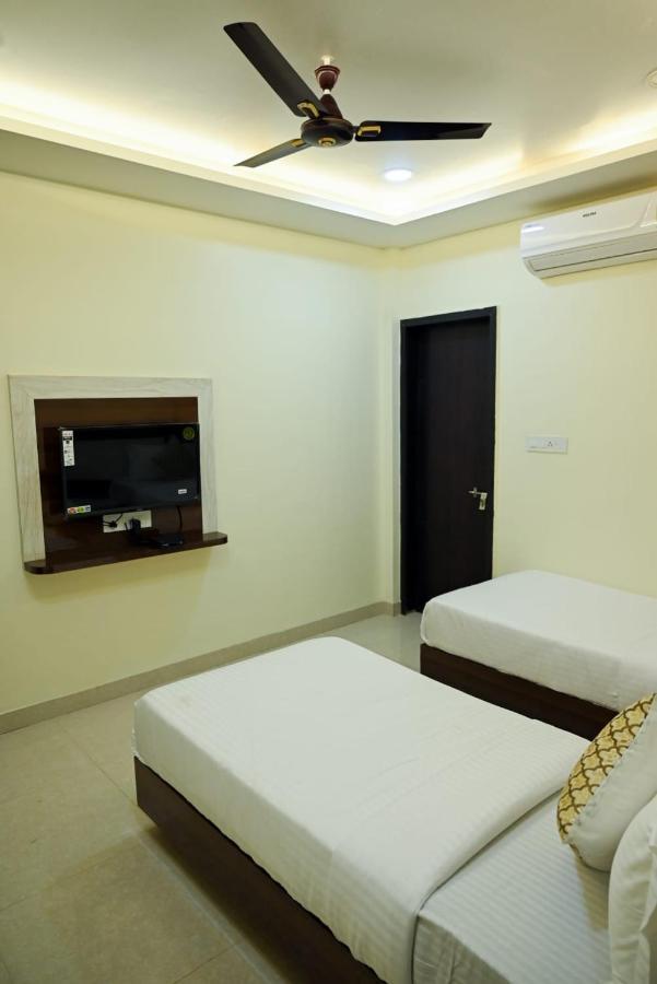 Hotel Golden Bliss Бопал Екстериор снимка