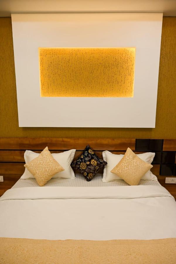 Hotel Golden Bliss Бопал Екстериор снимка