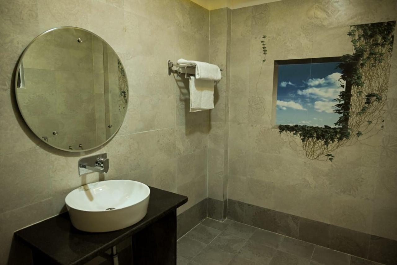 Hotel Golden Bliss Бопал Екстериор снимка