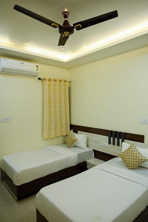 Hotel Golden Bliss Бопал Екстериор снимка