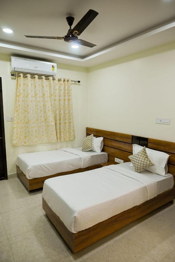 Hotel Golden Bliss Бопал Екстериор снимка