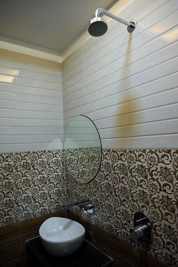 Hotel Golden Bliss Бопал Екстериор снимка