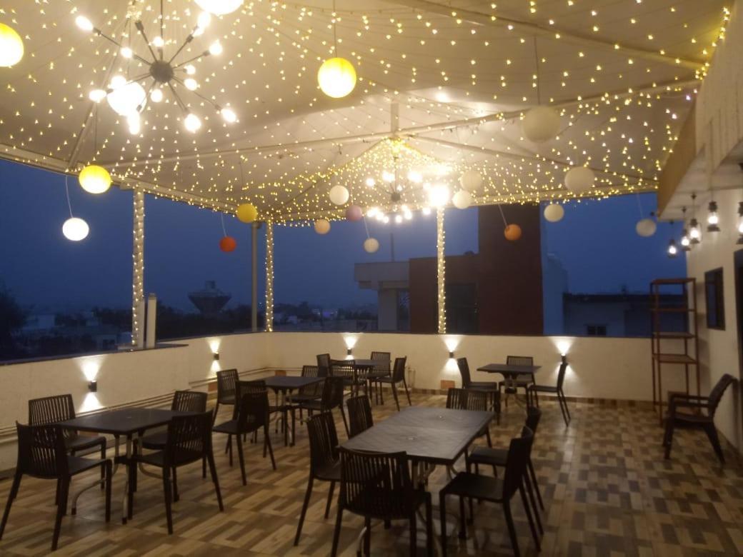 Hotel Golden Bliss Бопал Екстериор снимка