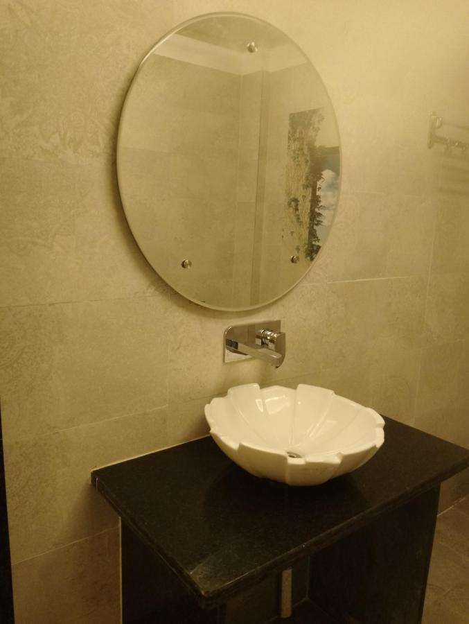 Hotel Golden Bliss Бопал Екстериор снимка