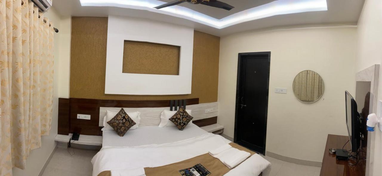 Hotel Golden Bliss Бопал Екстериор снимка